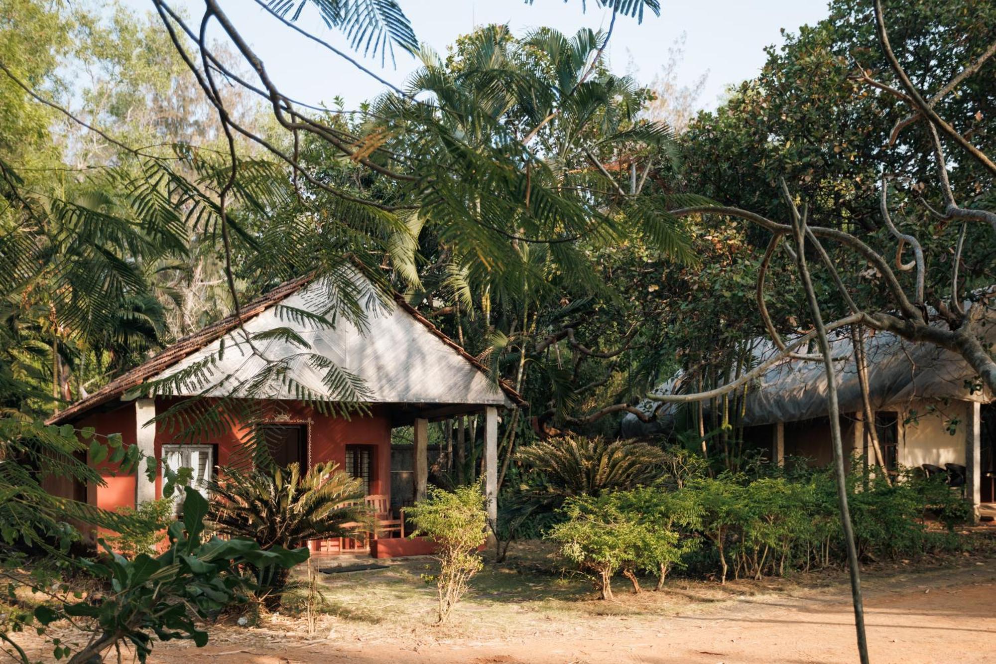 Sai Vishram Beach Resort Bainduru Extérieur photo